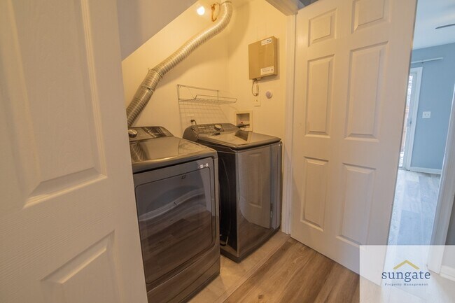 Building Photo - 113 Brightwater Dr