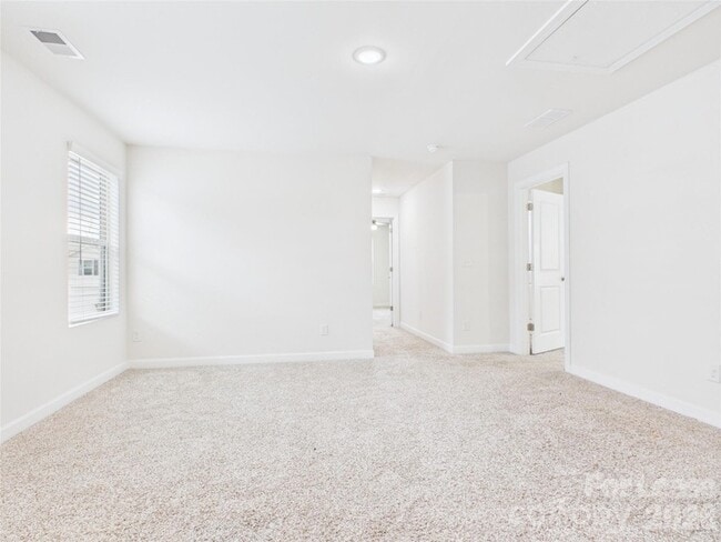 Building Photo - 3941 Woodland View Dr