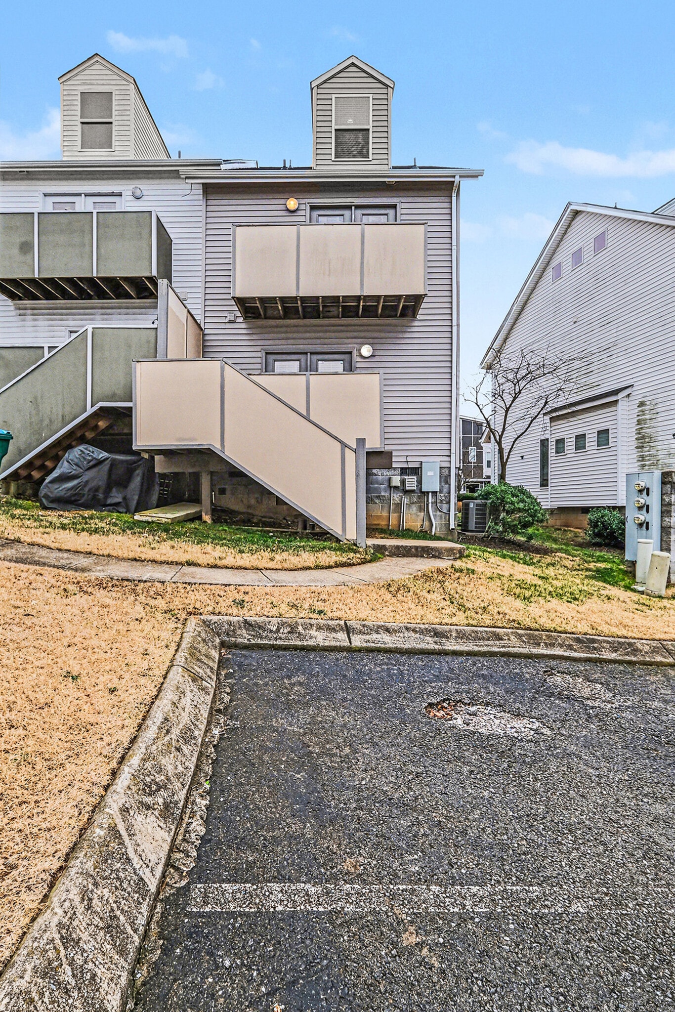 Building Photo - 3704 Lausanne Dr