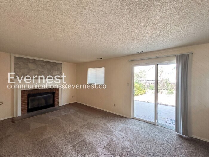 Building Photo - 2702 Dickens Dr