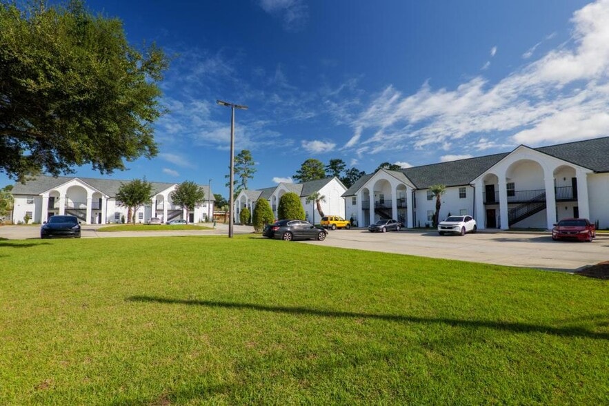 Building Photo - Baytree Vynes