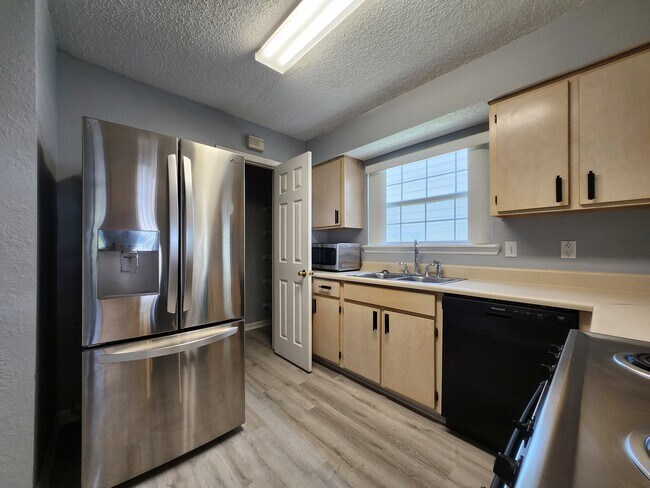 Building Photo - 3468 Daylily Ln