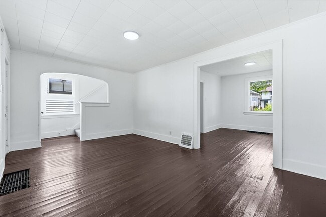 Building Photo - 3 BR - Classic Charm Meets Modern Living