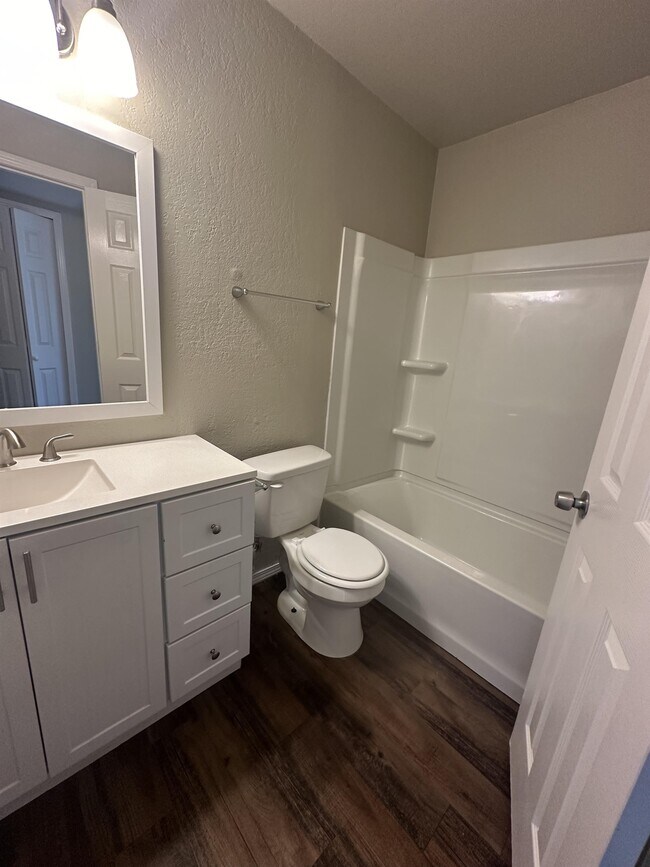 Building Photo - 632 Ramblin Oaks Dr