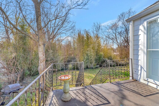 Building Photo - East Nashville Cottage with Fenced Yard, 2...