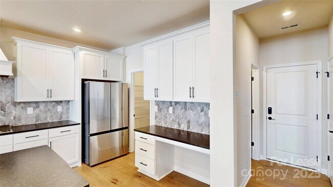 Building Photo - 509 Myrick Aly