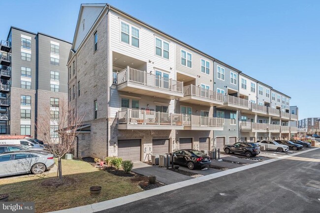 Building Photo - 813 Rockwell Ave