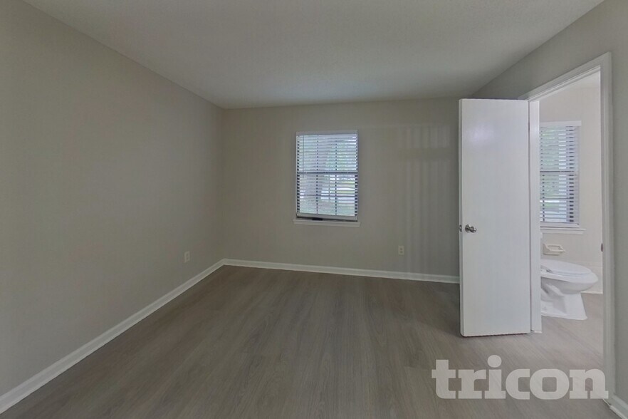 Building Photo - 3572 Raymur Villa Dr