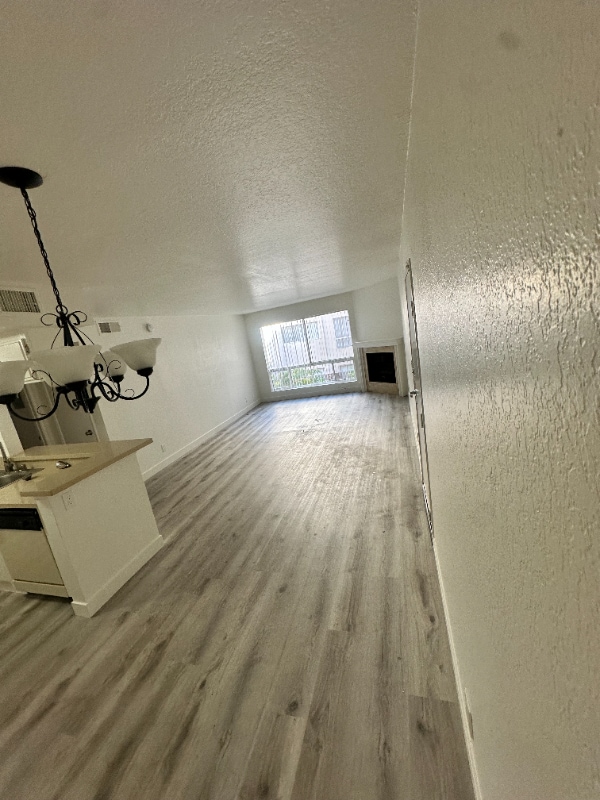 Building Photo - 15009 Moorpark St