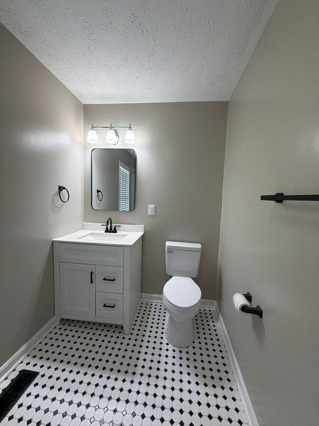 Building Photo - 2515 Cedar Ln