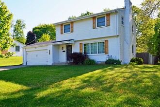 Building Photo - * Move-In Special! * Beautiful 3-Bed 3-Bath Home in Golden Valley - Available 6/1!