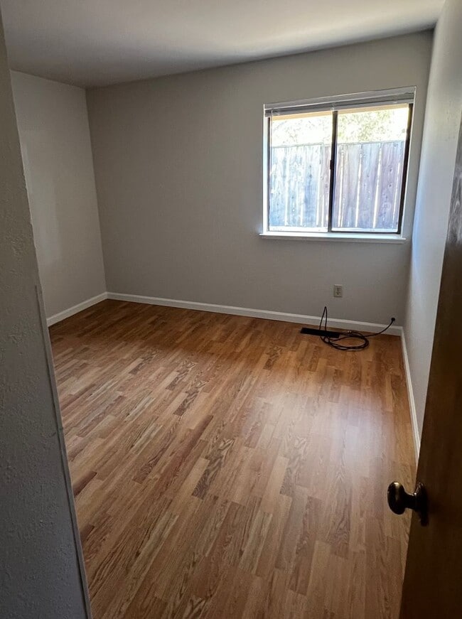 Building Photo - Sutter Creek Duplex