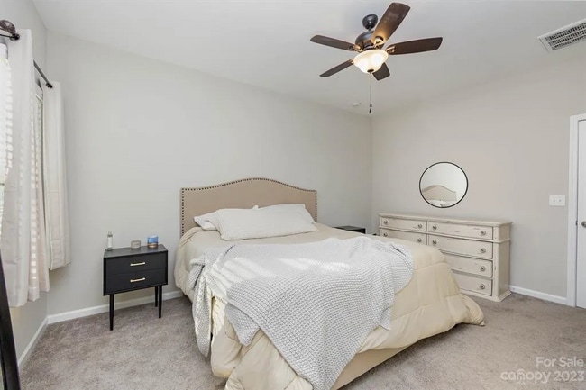 Building Photo - 549 Kiser Ln