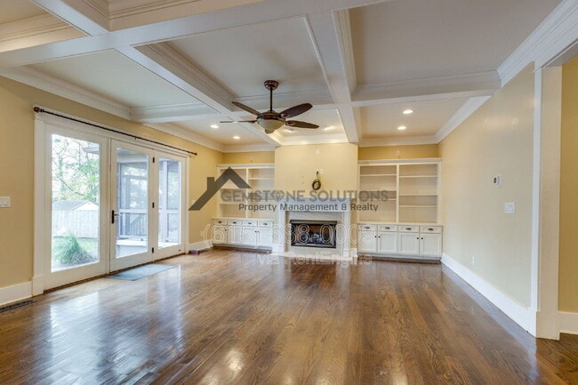 Building Photo - 210 38th Ave N