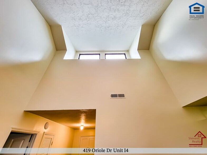 Building Photo - 419 Oriole Dr