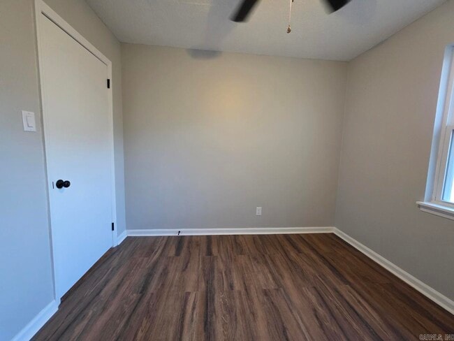 Building Photo - 109 S Longfield Ave