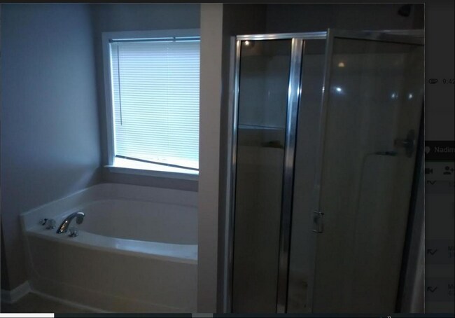 Building Photo - 8801 Lakecrest Way