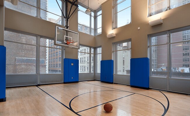 Building Photo - 735 6th Ave