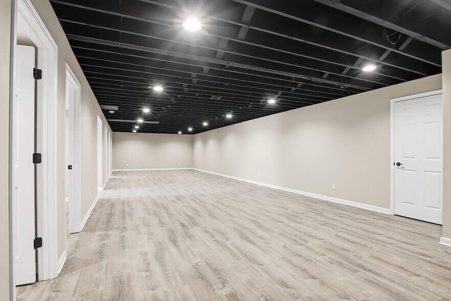 Building Photo - 6582 Lakeside Rd