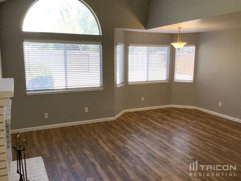 Building Photo - 531 Robin Dr