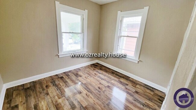 Building Photo - 149 Corinth St