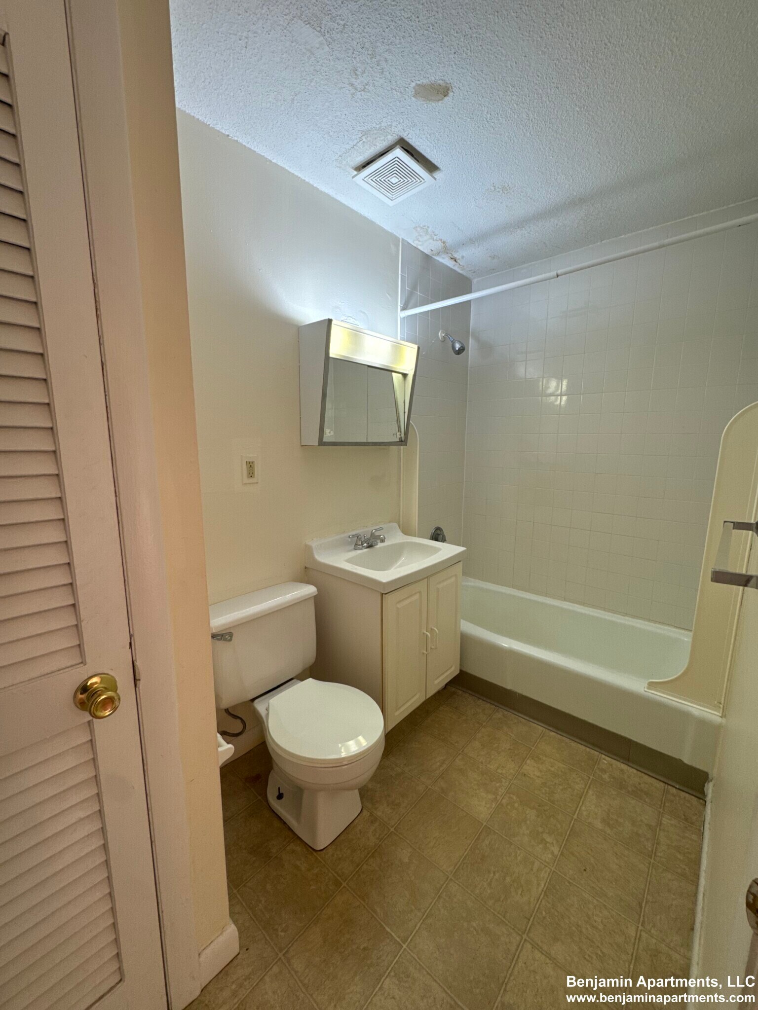 Building Photo - 99 Dustin St