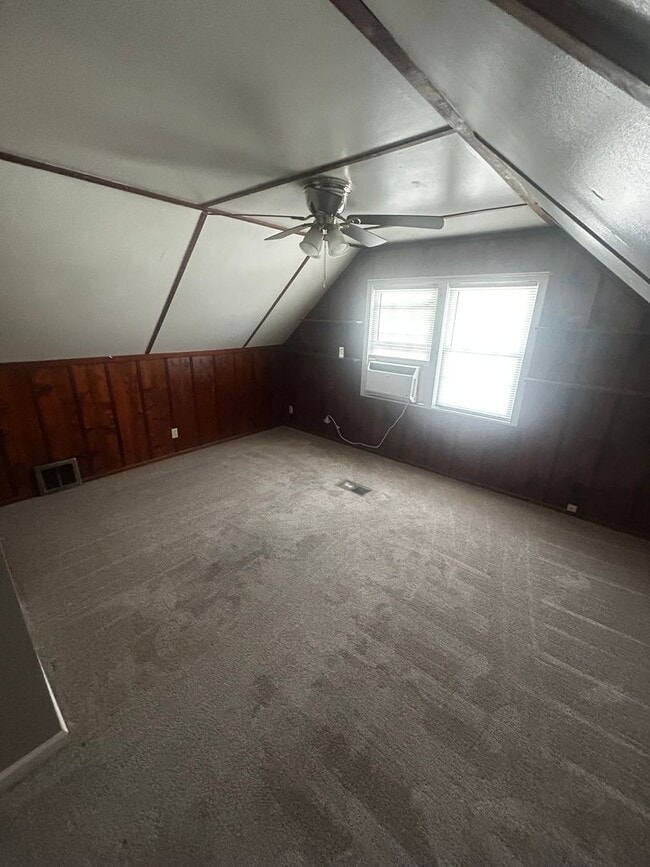 Building Photo - Charming 3 Bedroom, 2 Bathroom Home in Cuyahoga Falls