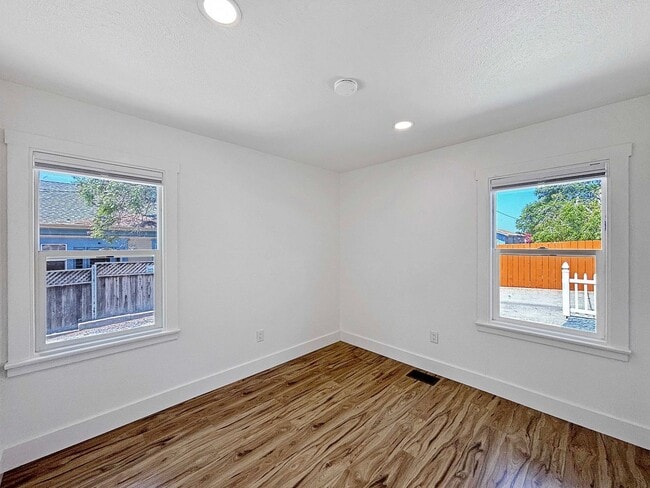 Building Photo - Charming 2BD/1BA Home in Cherokee Point W/...