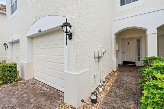Building Photo - 941 Hampton Cir