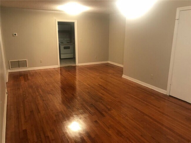 Building Photo - 1506 Flowers Dr
