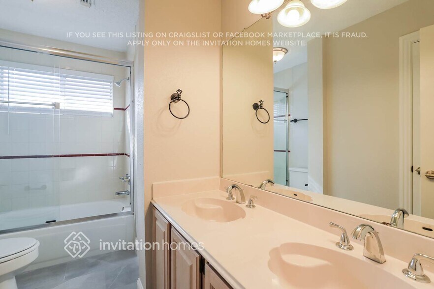 Building Photo - 18786 Vista Del Sol