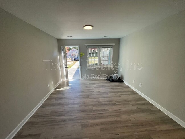 Building Photo - 1318 Maple St