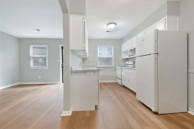 Building Photo - 929 Camden Ave