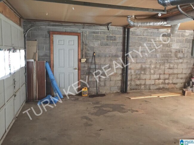 Building Photo - 2548 Janice Cir NE