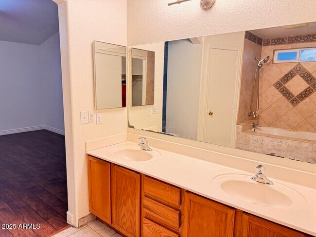 Building Photo - 1291 S Crossbow Pl