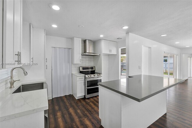 Building Photo - 2261 Utopia Dr