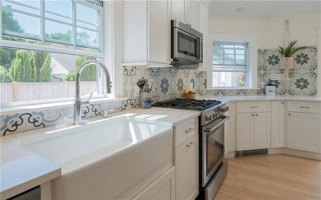 Building Photo - 122 Ruggles Ave