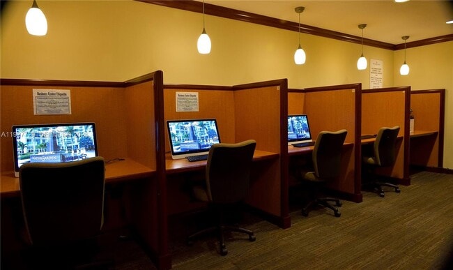 Building Photo - 347 N New River Dr E