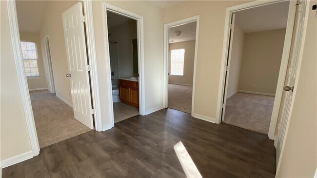 Building Photo - 986 Hawthorn Ln
