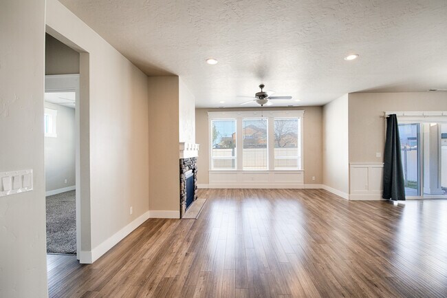 Building Photo - 4640 W Shirdale Ct