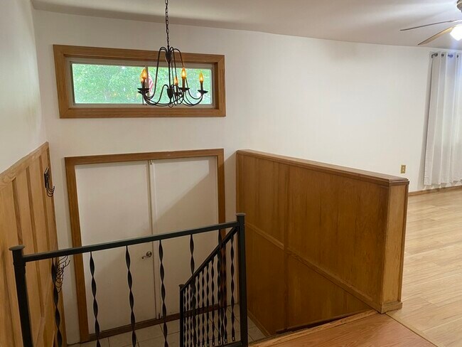 Building Photo - Secluded 4 bedrooms 3 baths with 2 car garage and fenced in yard in the town of Rutland for rent!