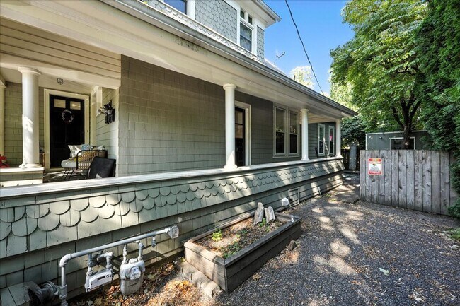 Building Photo - TOW2146