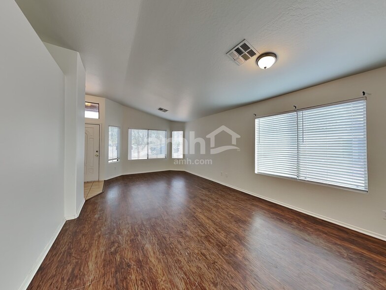Building Photo - 4228 S 100th Dr