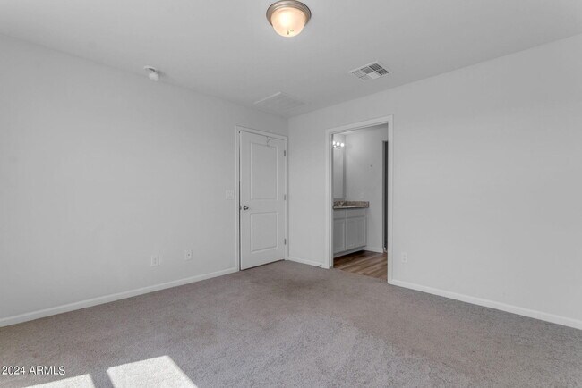 Building Photo - 1213 W Elm Ave