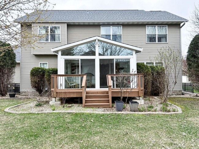 Building Photo - Rare Stonehedge 5-Bedroom Two-Story Home!