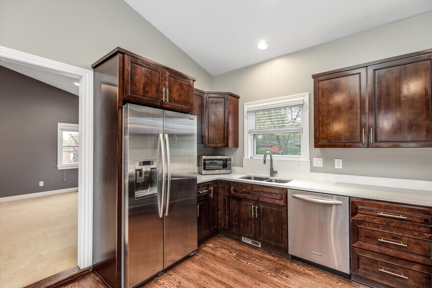 Building Photo - 854 Brooklawn Dr