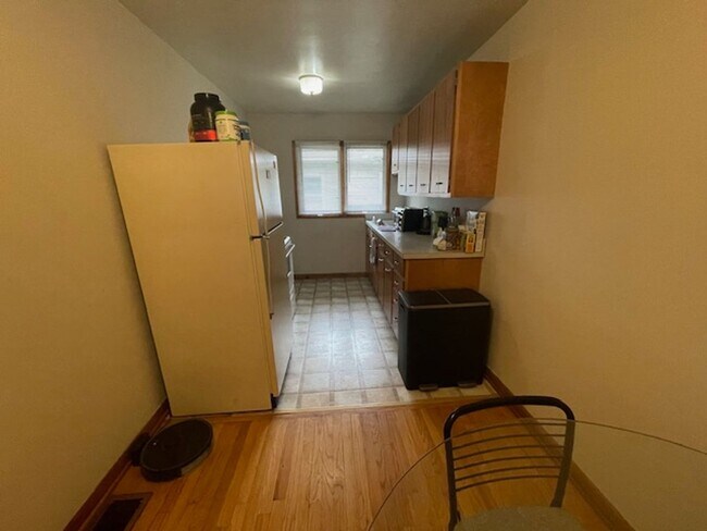 Building Photo - 2 Bedroom Duplex on Great Corner Lot in Urbana!