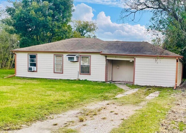 Primary Photo - 1745 Rivercrest St