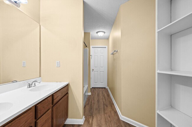 Building Photo - 7782 Shadowland Dr