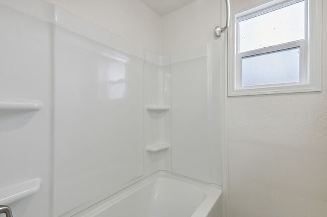Building Photo - Knowles Properties